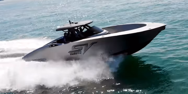 SV Yachts runabout at speed